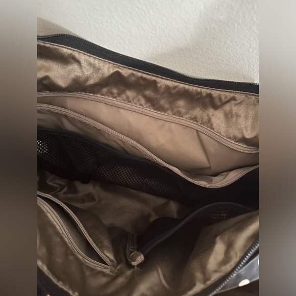 JU-JU-BE hobo diaper bag in duchess, black and white with gold hardware - Picture 9 of 15